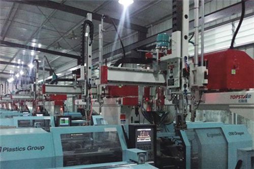 機(jī)械手在注塑廠的應(yīng)用 機(jī)械手在注塑廠的應(yīng)用